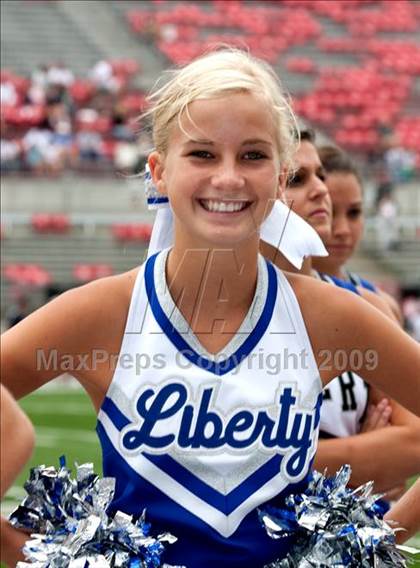 Thumbnail 1 in Olentangy Liberty vs. Coffman (Kirk Herbstreit Varsity Football Series) photogallery.