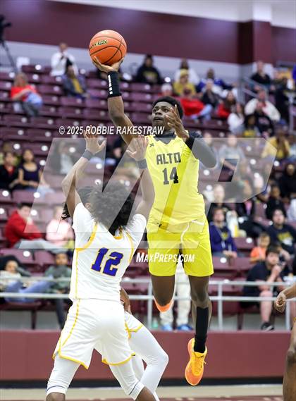 Thumbnail 1 in Alto @ Big Sandy (UIL 2A D II Bi-District Playoff) photogallery.