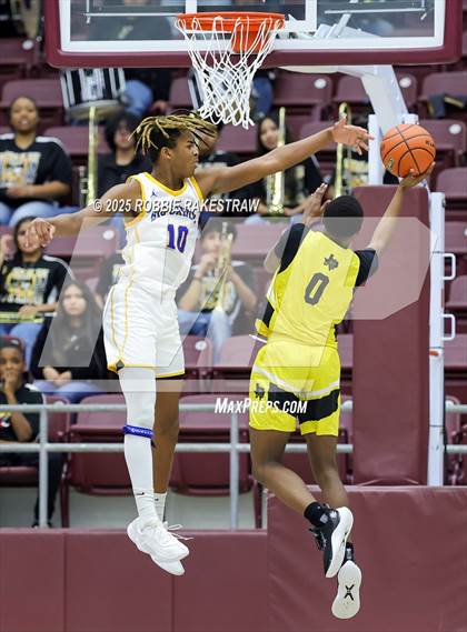 Thumbnail 2 in Alto @ Big Sandy (UIL 2A D II Bi-District Playoff) photogallery.