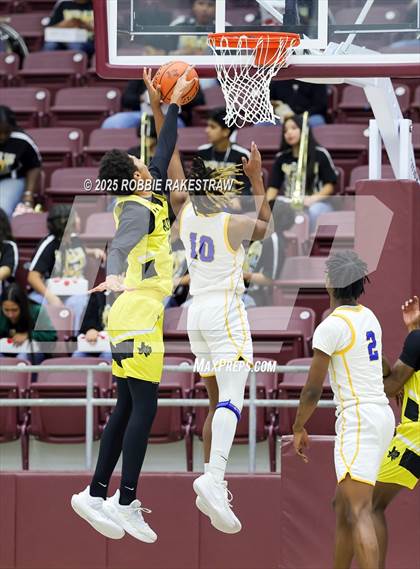 Thumbnail 3 in Alto @ Big Sandy (UIL 2A D II Bi-District Playoff) photogallery.