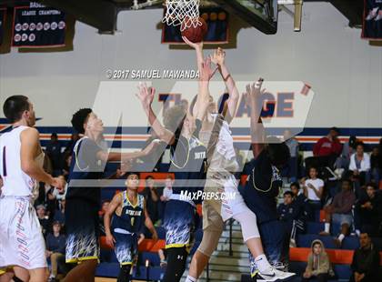 Thumbnail 3 in Notre Dame (SO) vs Chaminade photogallery.