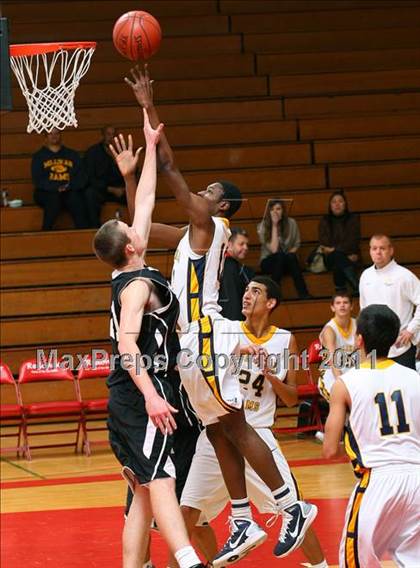 Thumbnail 3 in Servite vs. Millikan (Sea Hawk Classic) photogallery.