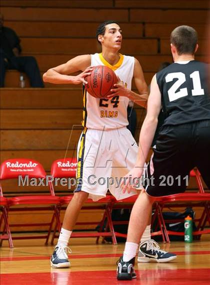 Thumbnail 2 in Servite vs. Millikan (Sea Hawk Classic) photogallery.