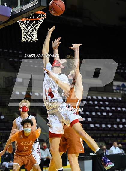 Thumbnail 3 in Montrose vs. Mead (CHSAA 4A State Final) photogallery.
