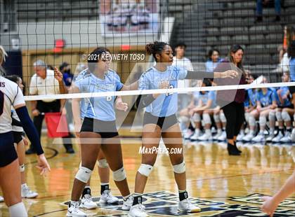 Thumbnail 1 in Harlan vs. Brandeis (UIL Region 4 Semi-Final) photogallery.