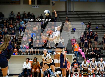 Thumbnail 3 in Harlan vs. Brandeis (UIL Region 4 Semi-Final) photogallery.