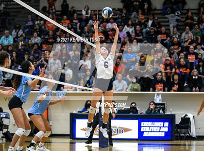 Thumbnail 3 in Harlan vs. Brandeis (UIL Region 4 Semi-Final) photogallery.