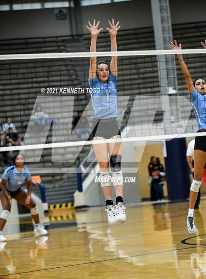 Thumbnail 3 in Harlan vs. Brandeis (UIL Region 4 Semi-Final) photogallery.