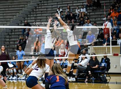 Thumbnail 2 in Harlan vs. Brandeis (UIL Region 4 Semi-Final) photogallery.