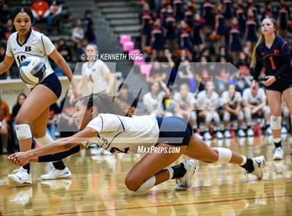 Thumbnail 2 in Harlan vs. Brandeis (UIL Region 4 Semi-Final) photogallery.