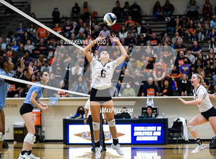 Thumbnail 1 in Harlan vs. Brandeis (UIL Region 4 Semi-Final) photogallery.