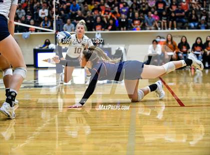 Thumbnail 2 in Harlan vs. Brandeis (UIL Region 4 Semi-Final) photogallery.