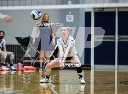 Thumbnail 3 in Harlan vs. Brandeis (UIL Region 4 Semi-Final) photogallery.