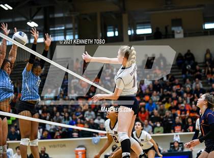 Thumbnail 3 in Harlan vs. Brandeis (UIL Region 4 Semi-Final) photogallery.