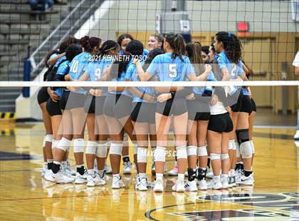 Thumbnail 2 in Harlan vs. Brandeis (UIL Region 4 Semi-Final) photogallery.