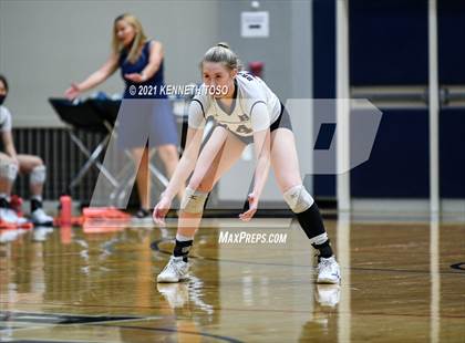 Thumbnail 2 in Harlan vs. Brandeis (UIL Region 4 Semi-Final) photogallery.