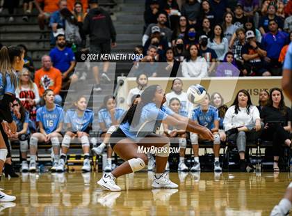 Thumbnail 1 in Harlan vs. Brandeis (UIL Region 4 Semi-Final) photogallery.