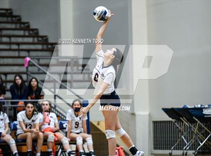 Thumbnail 2 in Harlan vs. Brandeis (UIL Region 4 Semi-Final) photogallery.