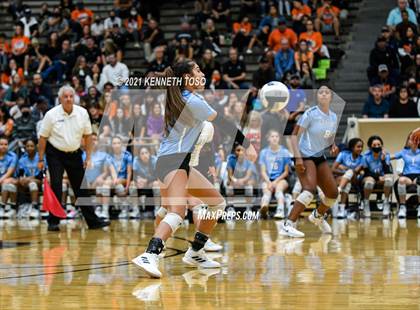 Thumbnail 1 in Harlan vs. Brandeis (UIL Region 4 Semi-Final) photogallery.