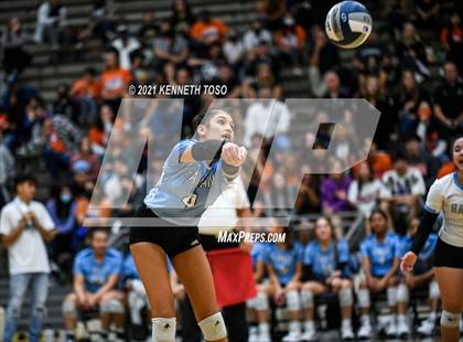 Thumbnail 1 in Harlan vs. Brandeis (UIL Region 4 Semi-Final) photogallery.