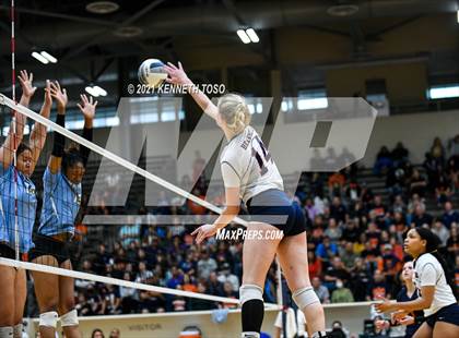 Thumbnail 2 in Harlan vs. Brandeis (UIL Region 4 Semi-Final) photogallery.