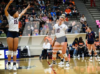 Thumbnail 1 in Harlan vs. Brandeis (UIL Region 4 Semi-Final) photogallery.