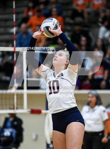 Thumbnail 3 in Harlan vs. Brandeis (UIL Region 4 Semi-Final) photogallery.