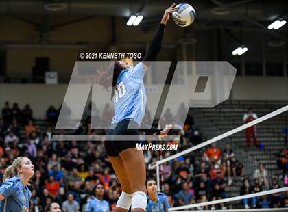 Thumbnail 2 in Harlan vs. Brandeis (UIL Region 4 Semi-Final) photogallery.
