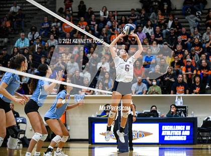 Thumbnail 2 in Harlan vs. Brandeis (UIL Region 4 Semi-Final) photogallery.