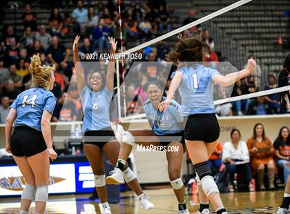 Thumbnail 1 in Harlan vs. Brandeis (UIL Region 4 Semi-Final) photogallery.