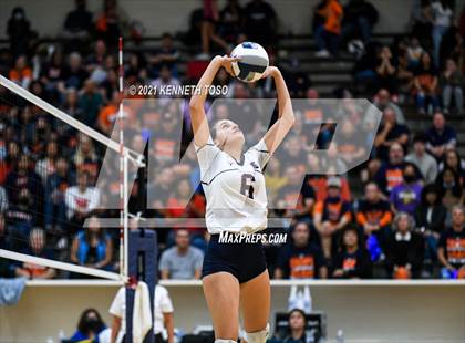 Thumbnail 2 in Harlan vs. Brandeis (UIL Region 4 Semi-Final) photogallery.