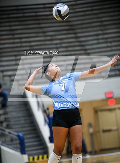 Thumbnail 3 in Harlan vs. Brandeis (UIL Region 4 Semi-Final) photogallery.