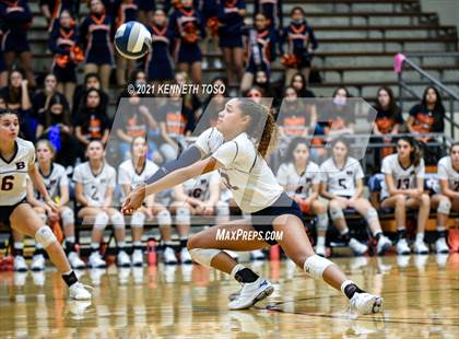 Thumbnail 1 in Harlan vs. Brandeis (UIL Region 4 Semi-Final) photogallery.