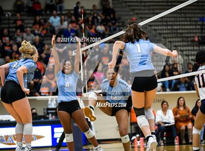 Thumbnail 3 in Harlan vs. Brandeis (UIL Region 4 Semi-Final) photogallery.