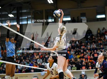 Thumbnail 2 in Harlan vs. Brandeis (UIL Region 4 Semi-Final) photogallery.