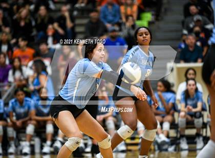 Thumbnail 3 in Harlan vs. Brandeis (UIL Region 4 Semi-Final) photogallery.