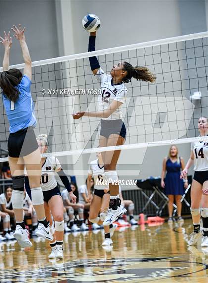 Thumbnail 3 in Harlan vs. Brandeis (UIL Region 4 Semi-Final) photogallery.