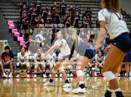 Thumbnail 2 in Harlan vs. Brandeis (UIL Region 4 Semi-Final) photogallery.