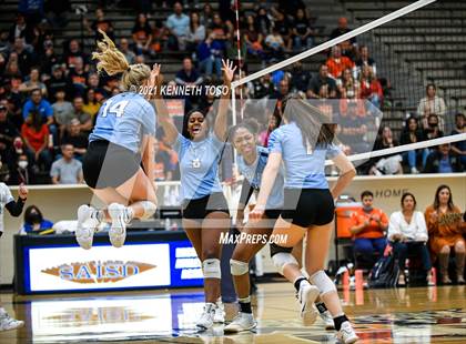Thumbnail 3 in Harlan vs. Brandeis (UIL Region 4 Semi-Final) photogallery.