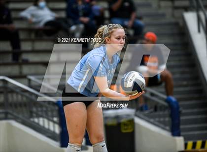 Thumbnail 2 in Harlan vs. Brandeis (UIL Region 4 Semi-Final) photogallery.