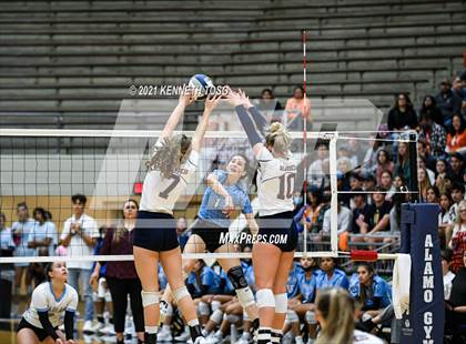 Thumbnail 3 in Harlan vs. Brandeis (UIL Region 4 Semi-Final) photogallery.