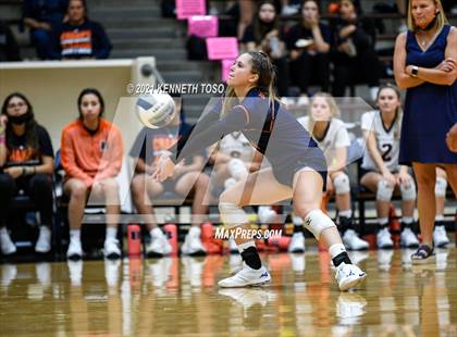 Thumbnail 1 in Harlan vs. Brandeis (UIL Region 4 Semi-Final) photogallery.