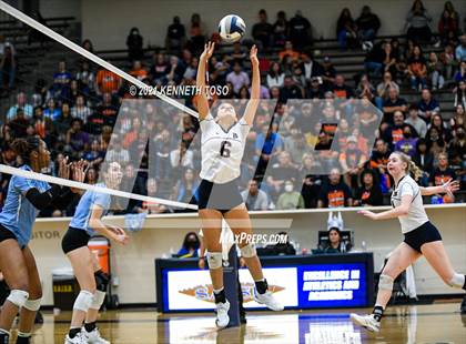 Thumbnail 2 in Harlan vs. Brandeis (UIL Region 4 Semi-Final) photogallery.