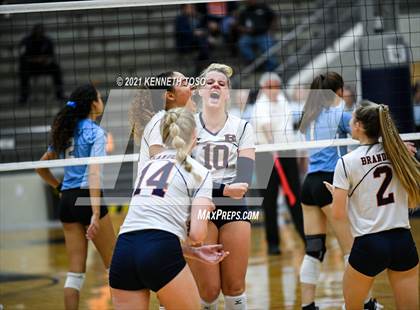 Thumbnail 2 in Harlan vs. Brandeis (UIL Region 4 Semi-Final) photogallery.