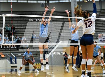 Thumbnail 1 in Harlan vs. Brandeis (UIL Region 4 Semi-Final) photogallery.