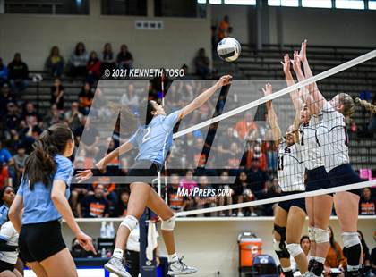 Thumbnail 3 in Harlan vs. Brandeis (UIL Region 4 Semi-Final) photogallery.
