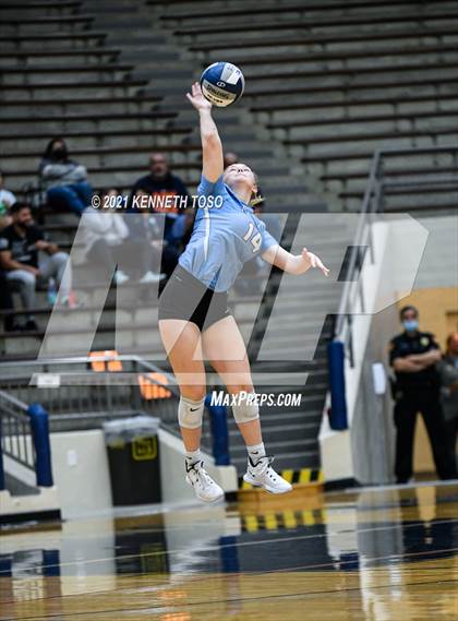 Thumbnail 3 in Harlan vs. Brandeis (UIL Region 4 Semi-Final) photogallery.