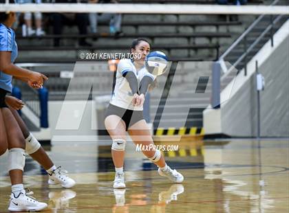 Thumbnail 2 in Harlan vs. Brandeis (UIL Region 4 Semi-Final) photogallery.