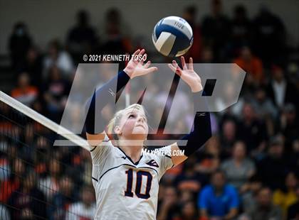 Thumbnail 1 in Harlan vs. Brandeis (UIL Region 4 Semi-Final) photogallery.