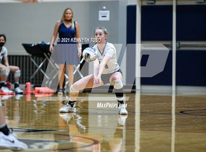 Thumbnail 1 in Harlan vs. Brandeis (UIL Region 4 Semi-Final) photogallery.